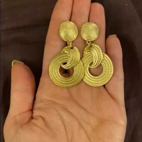 1 pair textured metal, round drop earrings, metal color gold - Picture 6 of 7